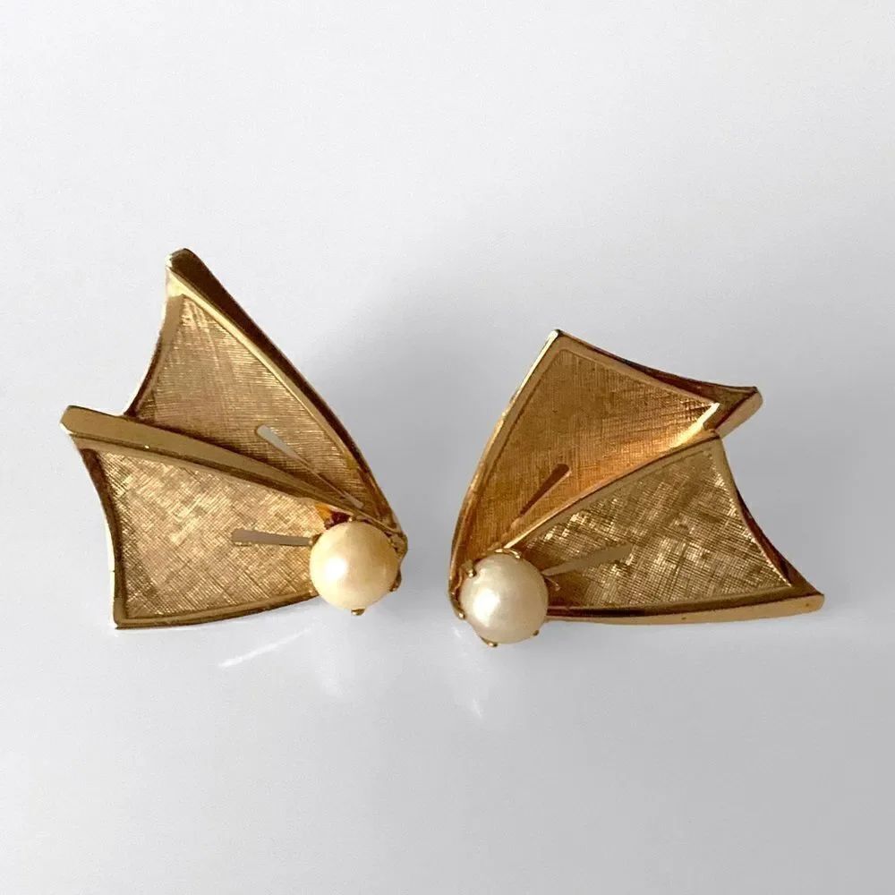 Vintage Gold Fan Pearl Clip Earrings